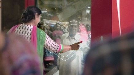 1683001-slide-slide-4-how-coca-cola-used-vending-machines-to-unite-the-people-of-india-and-pakistan